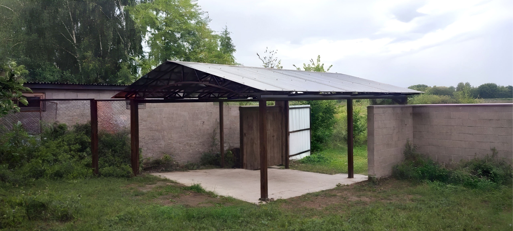 Двускатный навес с поликарбонатом для автомобиля Автонавес односкатный с поликарбонатом